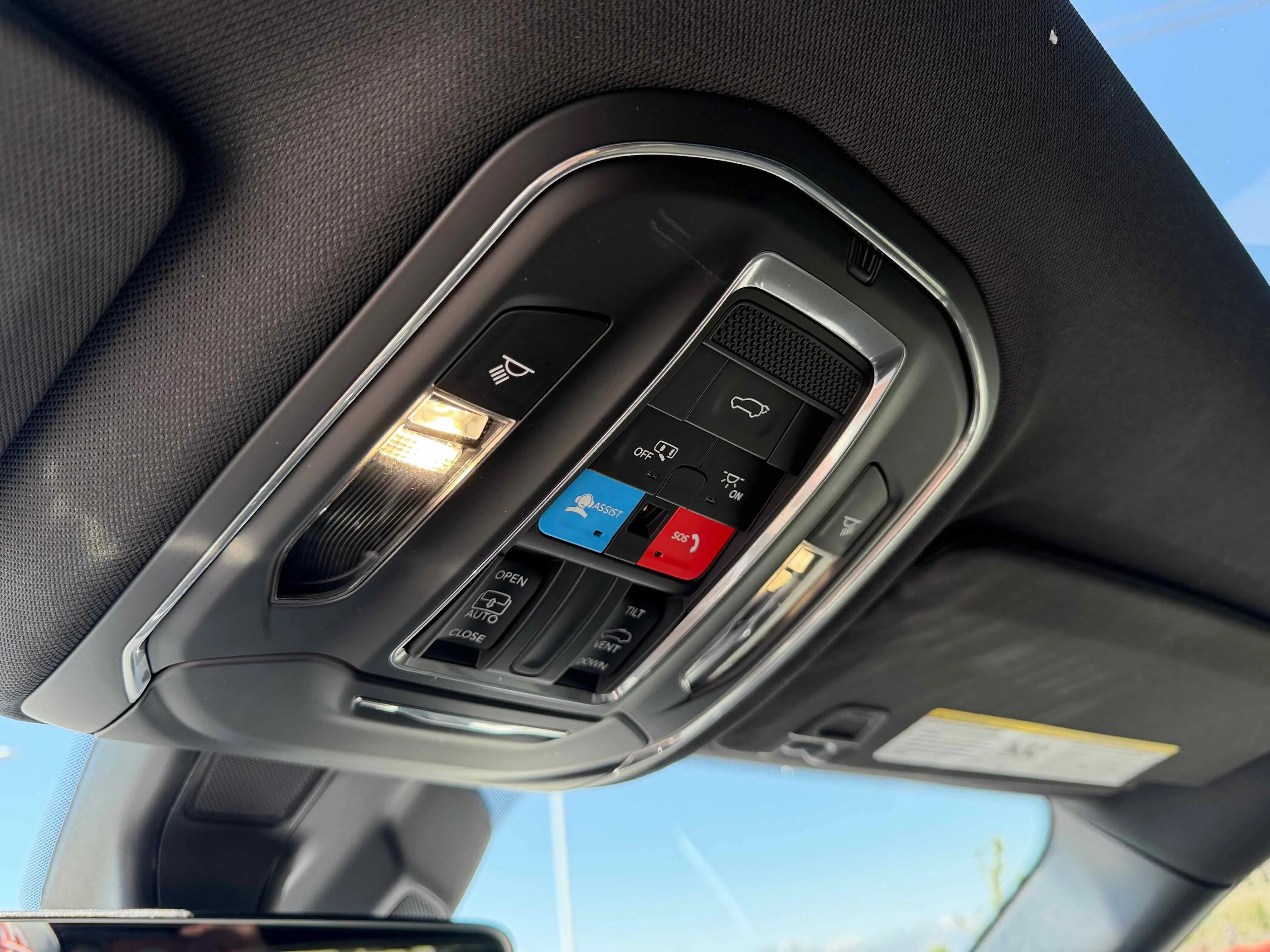 Used 2025 Silver Zynith Jeep Altitude X image 28