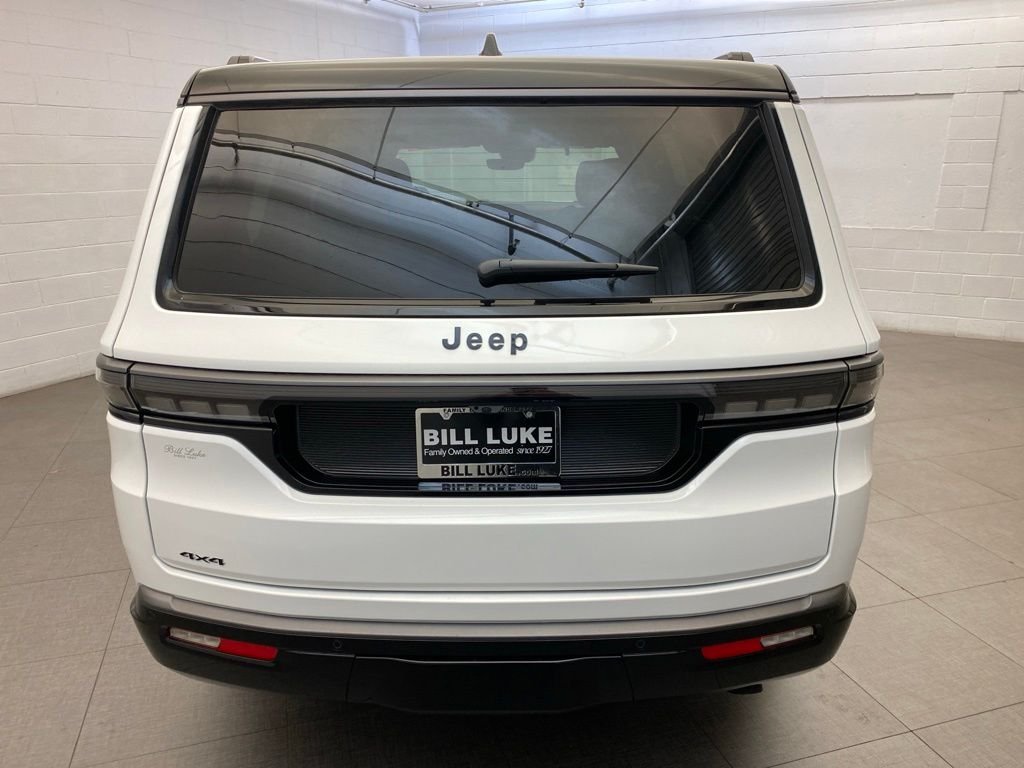 New 2026 Bright White Clear-Coat Exterior Paint Jeep Upland image 4