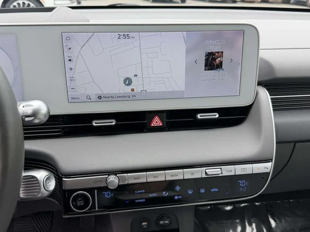 Used 2023 Black Hyundai Limited image 3