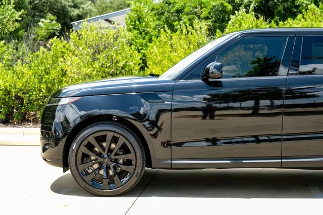 New 2026 Santorini Black Land Rover SE image 13