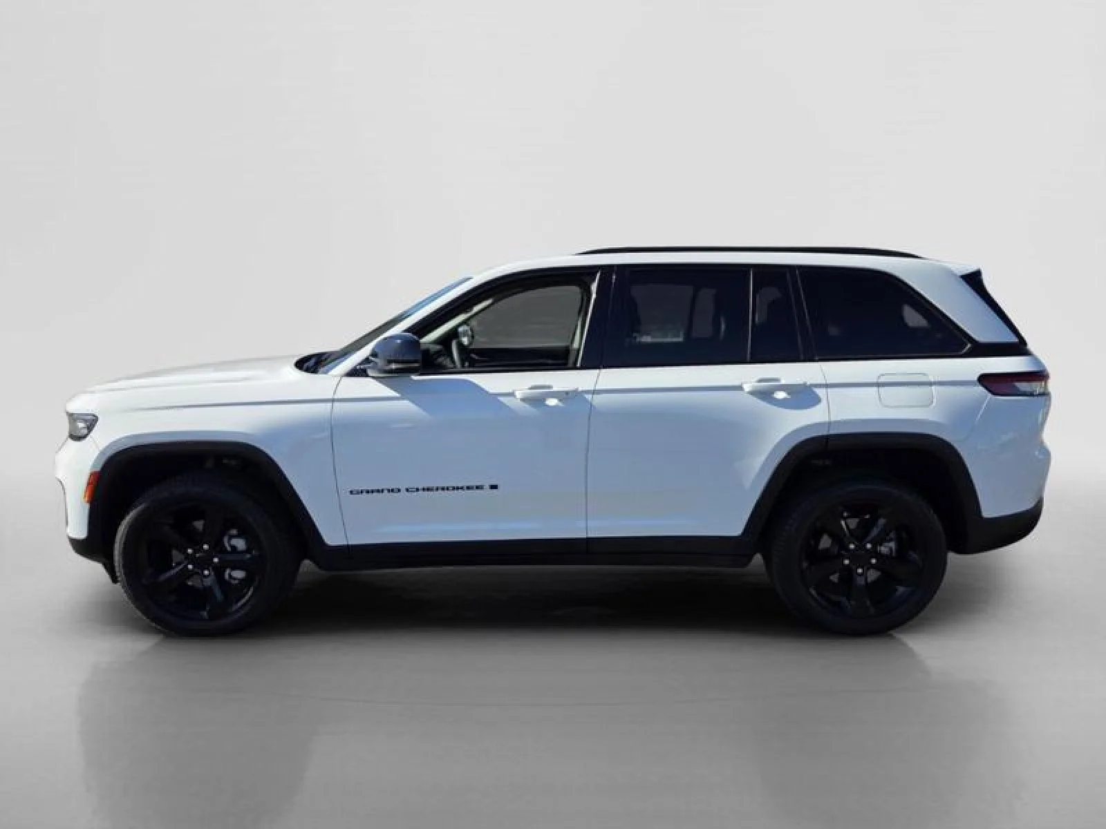 Used 2023 WHITE Jeep Limited image 2