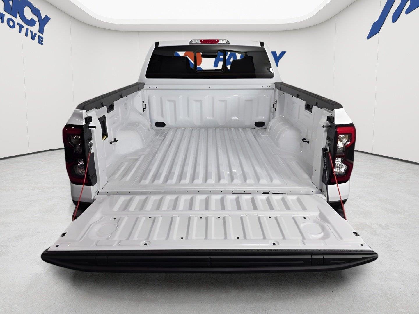 Used 2025 Oxford White Ford LARIAT image 7