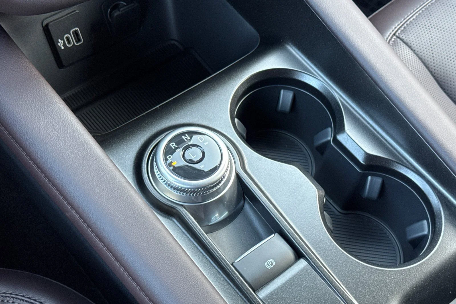 New 2027 Star White Metallic Tri-Coat Ford Platinum™ image 24