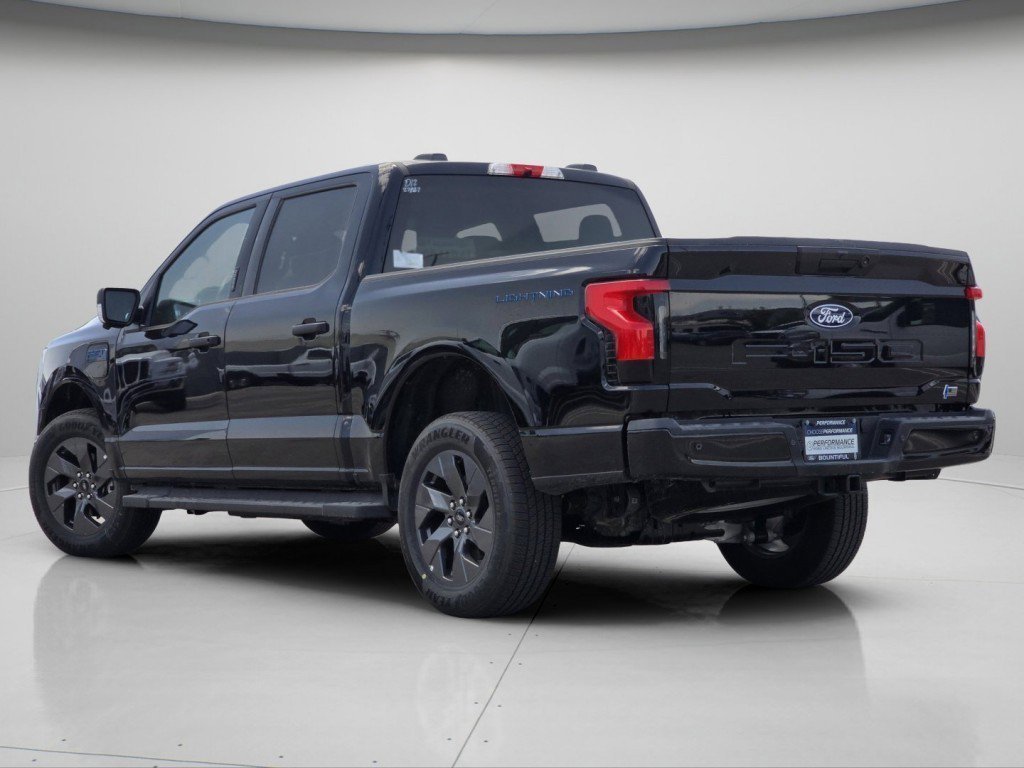 New 2024 Agate Black Metallic Ford XLT image 18