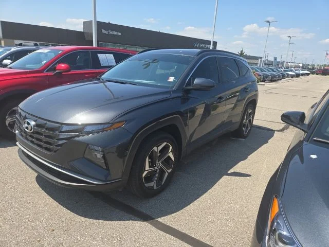 Used 2024 Dark Gray Metallic Hyundai SEL image 2