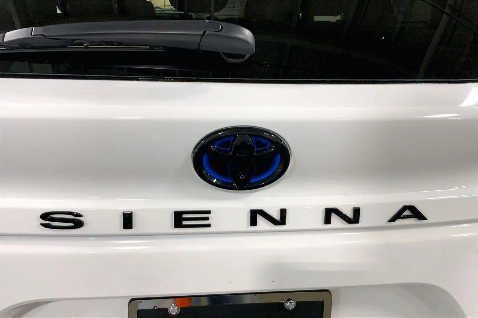 Used 2025 Ice Cap Toyota XSE image 31