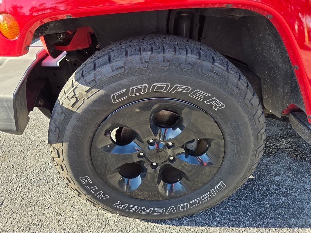 Used 2015 Red Jeep Unlimited Sahara image 17