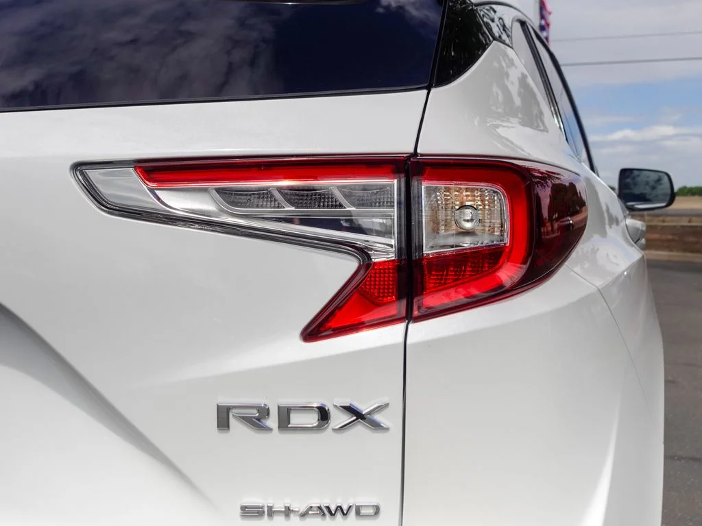 Used 2025 Platinum White Acura Technology Package image 6