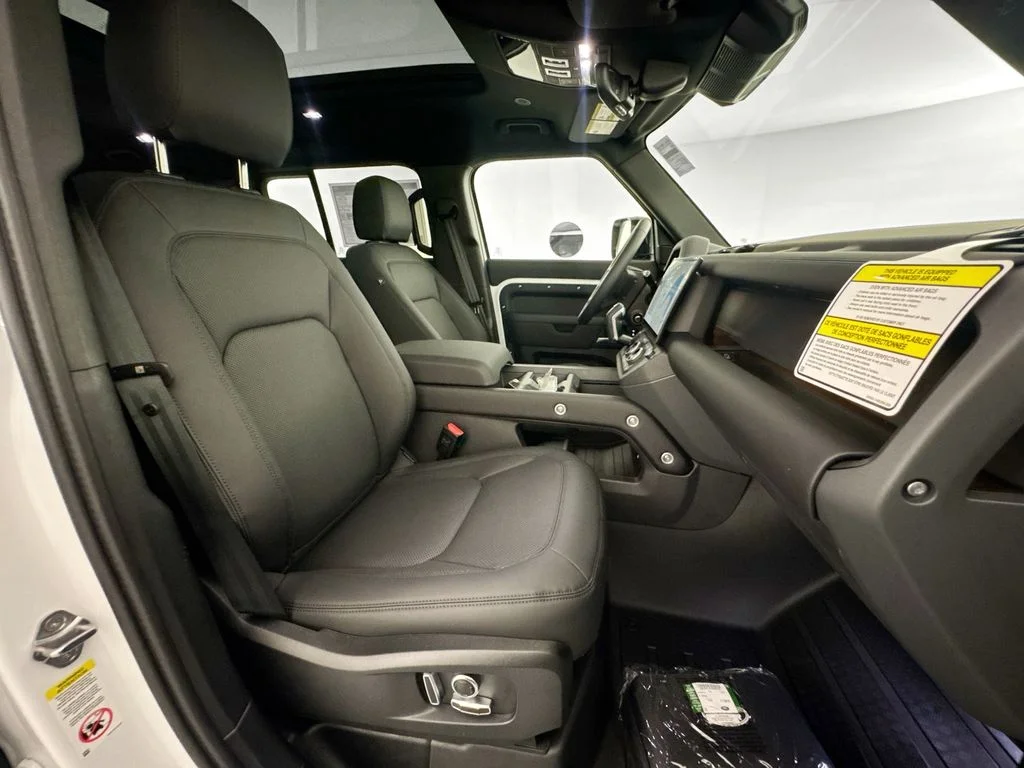 New 2026 Fuji White Land Rover X-Dynamic SE image 28