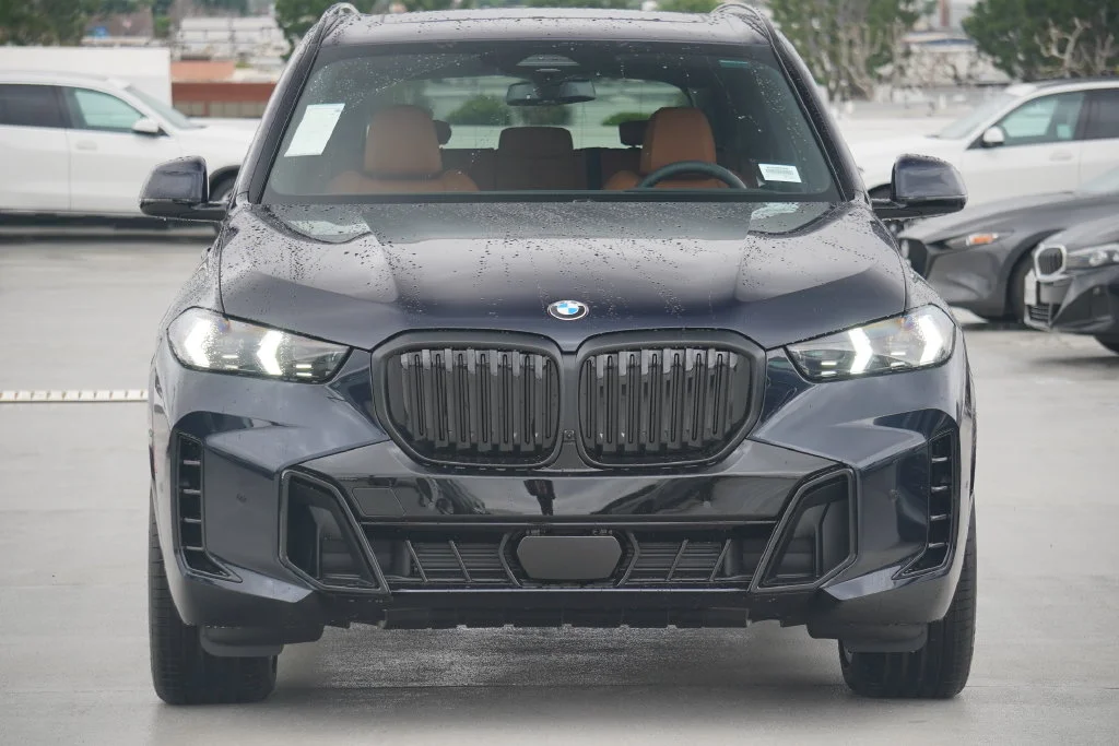 Used 2026 Black BMW xDrive40i image 2