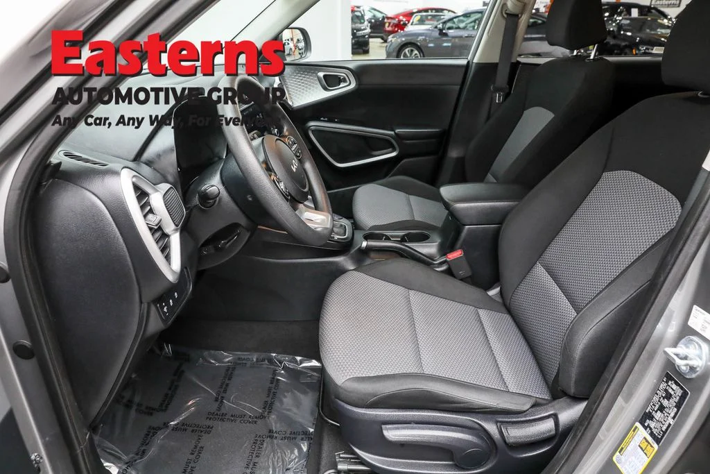 Used 2023  Kia LX image 14