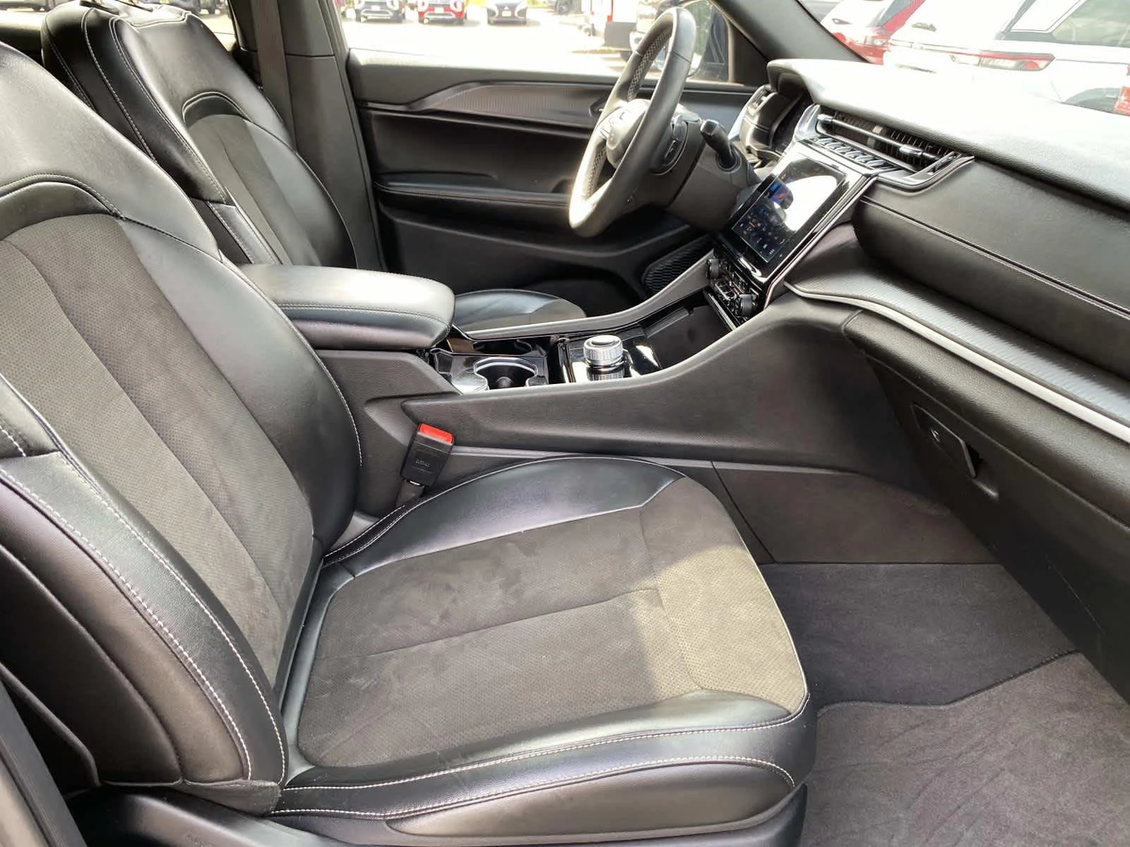 Used 2023 Baltic Gray Metallic Clearcoat Jeep Altitude image 25