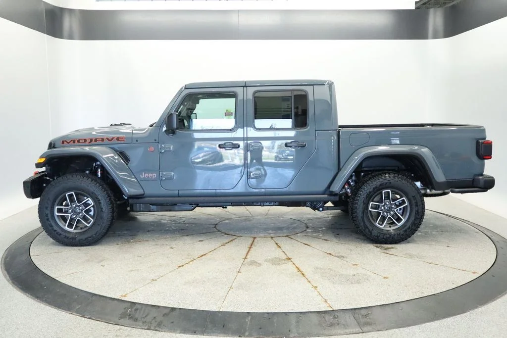 New 2026 Anvil Clear-Coat Exterior Paint Jeep Mojave X image 2