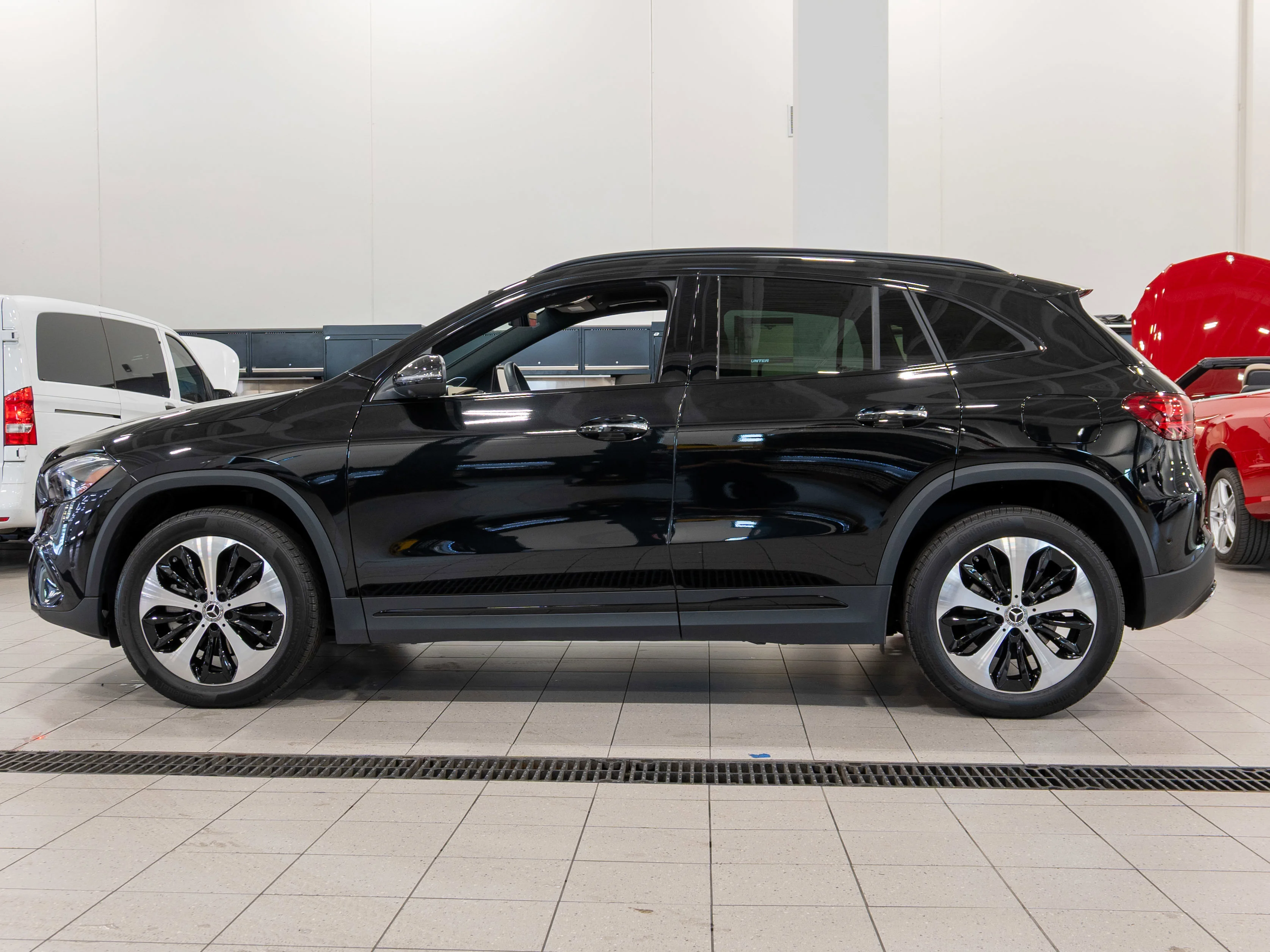 New 2026 COSMOS BLACK METALLIC Mercedes-Benz GLA 250 image 2