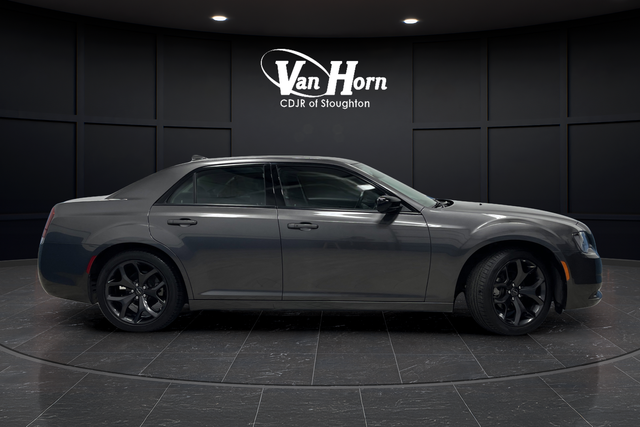 Used 2023 Granite Crystal Metallic Clearcoat Chrysler Touring image 2