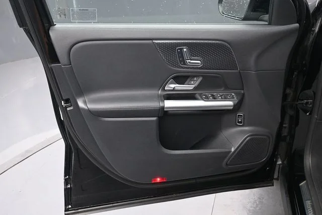 Used 2025 Black Mercedes-Benz GLA 250 image 17