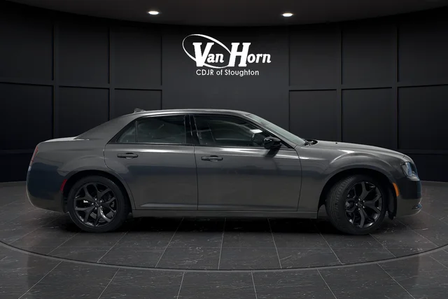 2023 Chrysler 300 Touring - Photo 2