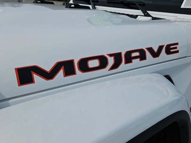 New 2026 Bright White Clear-Coat Exterior Paint Jeep Mojave X image 28