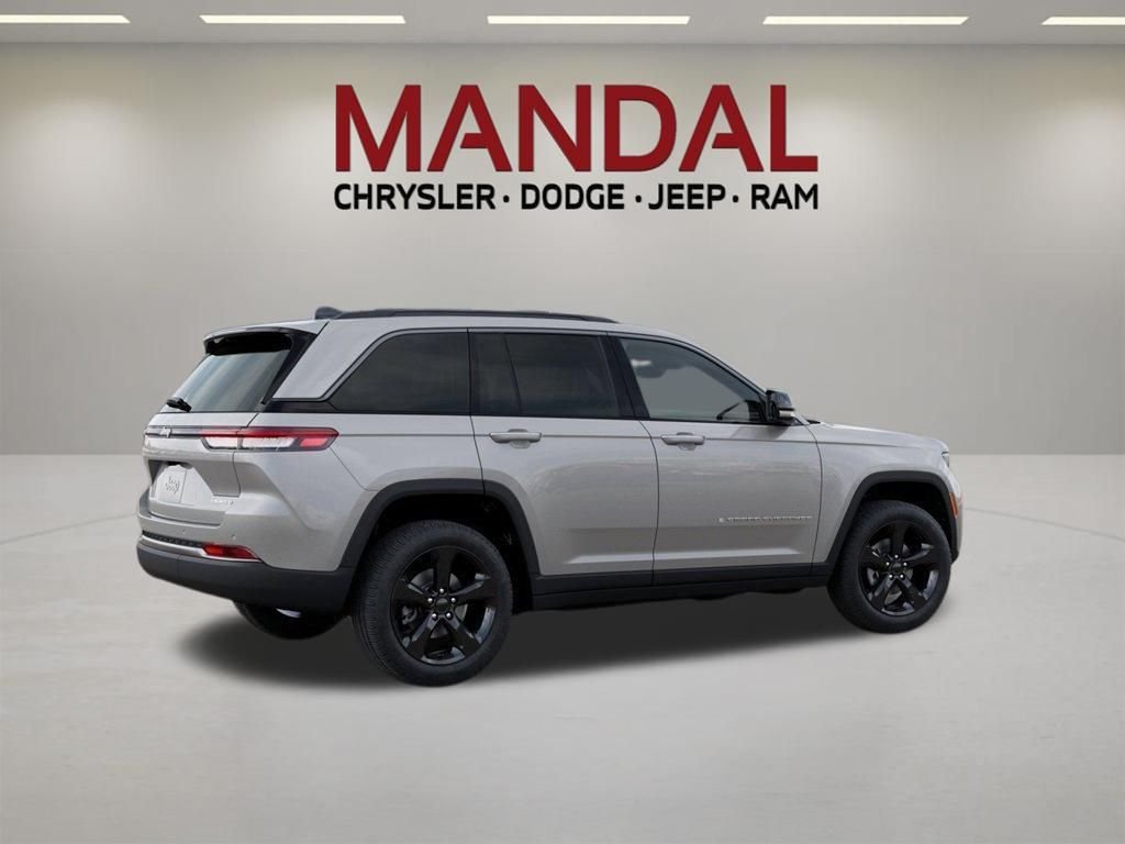 New 2026 Silver Zynith Exterior Paint Jeep Limited image 4