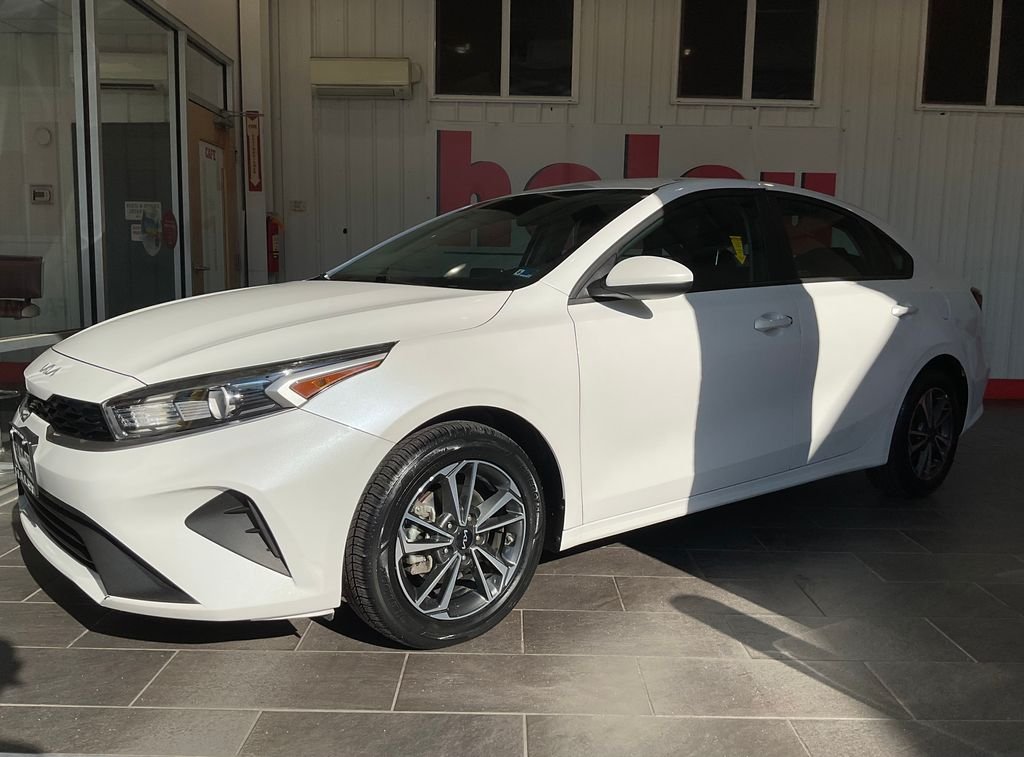 Used 2023 White Kia LXS image 2