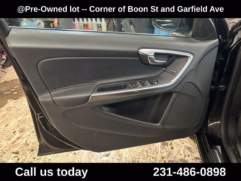 Used 2013  Volvo T5 image 14
