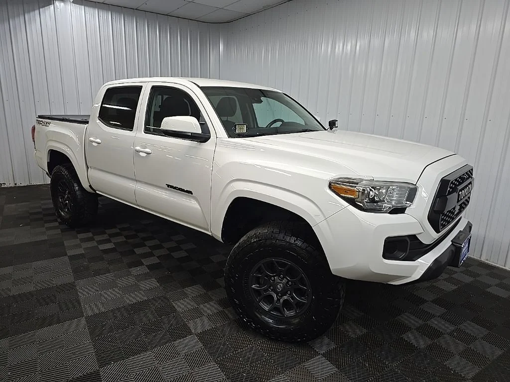 Used 2022 White Toyota SR image 7