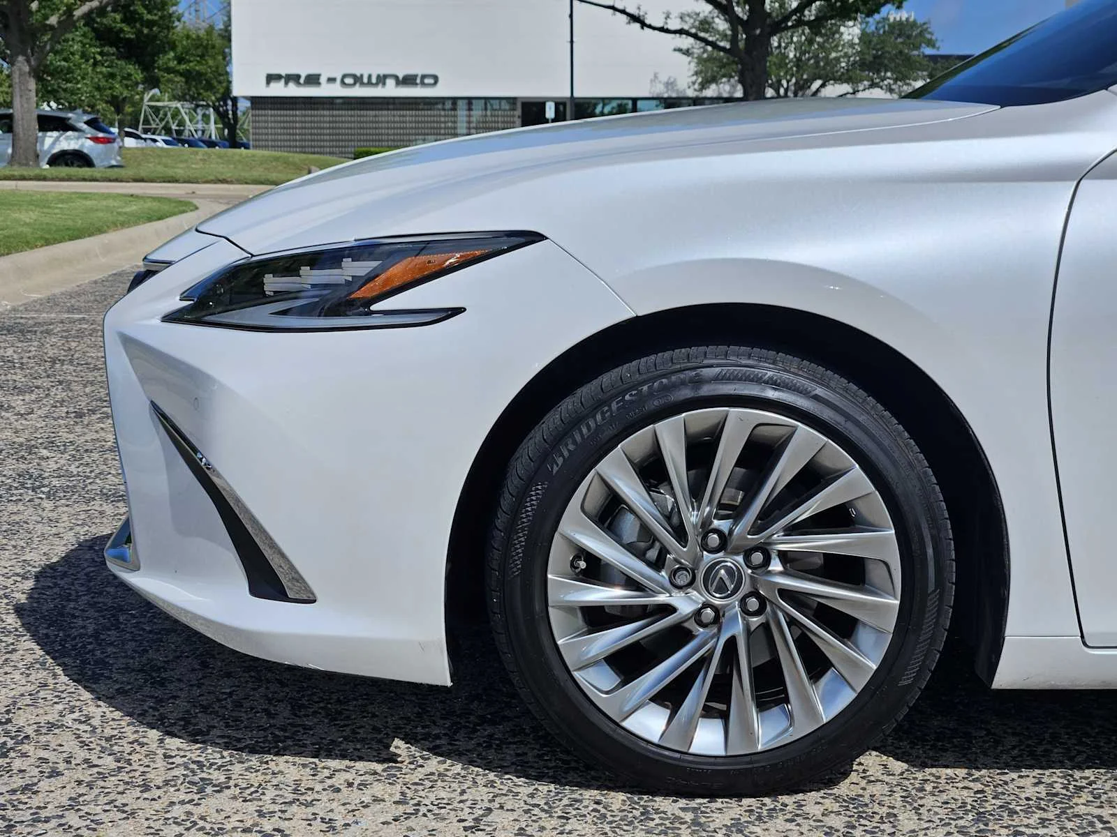 Certified Used 2023 EMINENT WHITE PEARL Lexus Ultra Luxury image 5