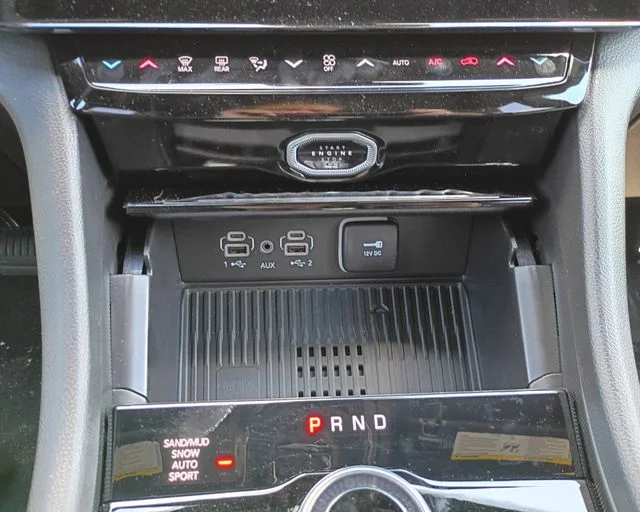 New 2026 Silver Zynith Exterior Paint Jeep Altitude image 17