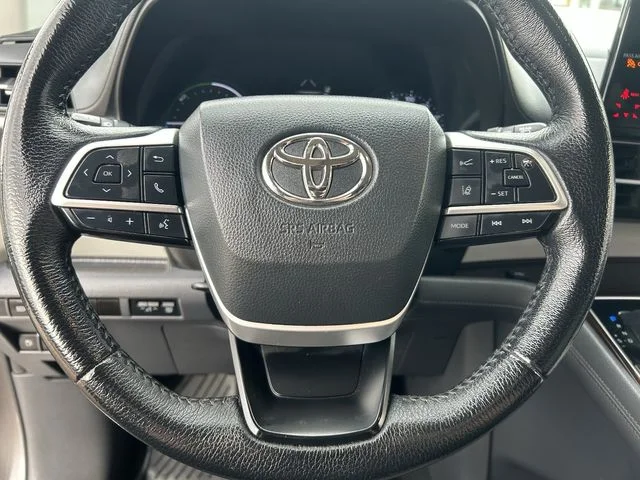 Used 2021 Predawn Gray Mica Toyota XLE image 25