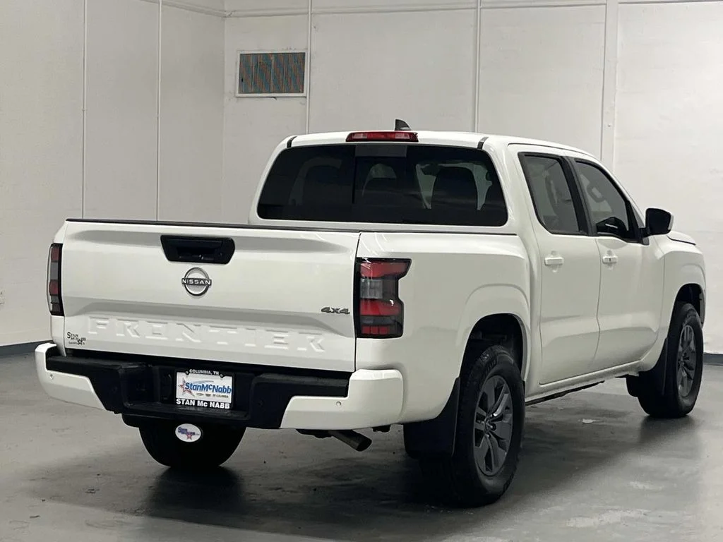 Used 2025 Glacier White Nissan SV CREW CAB 4X4 3.8L V6 1 Owner image 8
