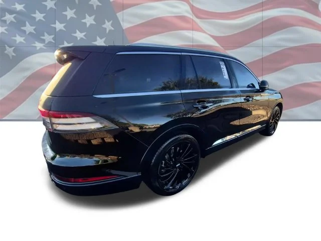 Used 2022 Black Lincoln Reserve image 5