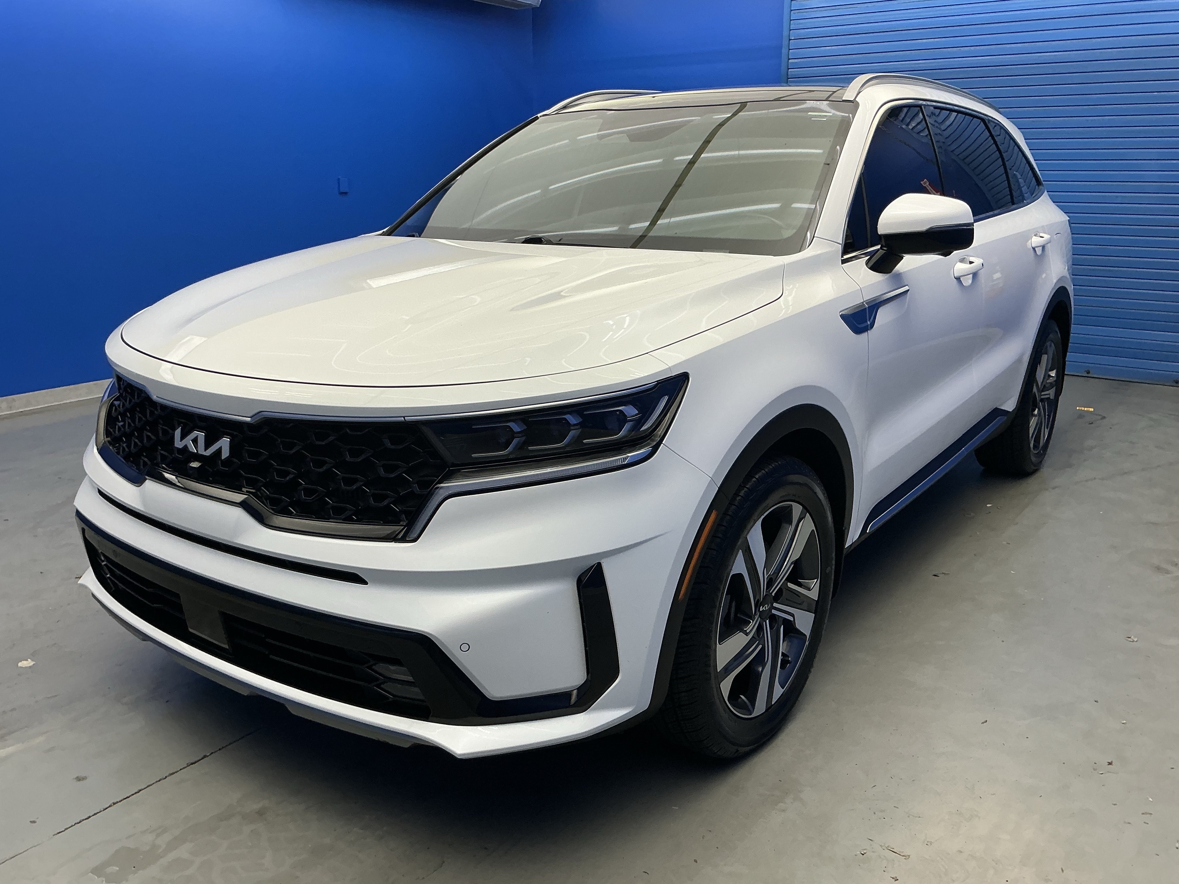 Used 2022 Snow White Pearl Kia SX Prestige image 4