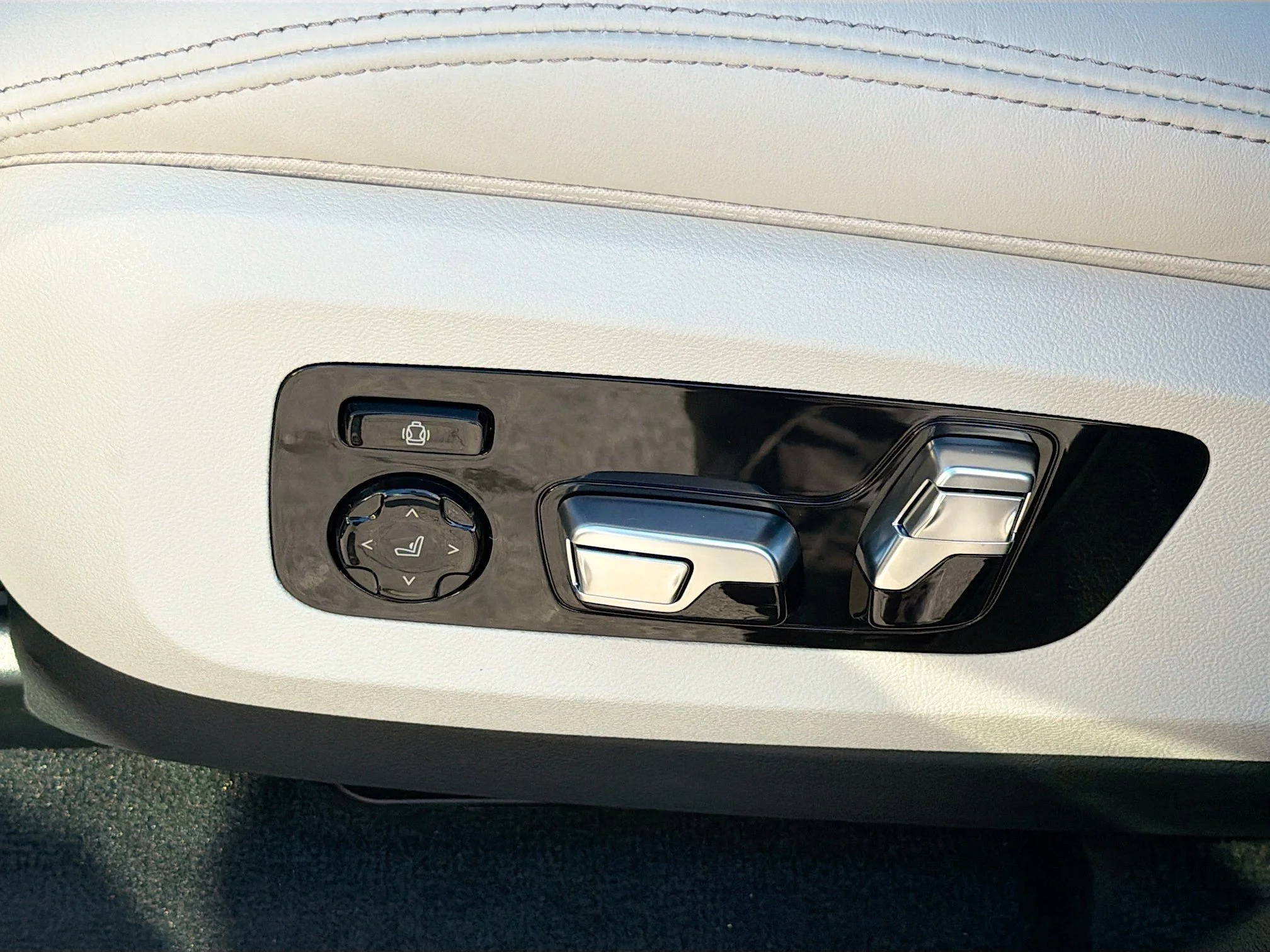New 2027 Carbon Black Metallic BMW M60i image 26
