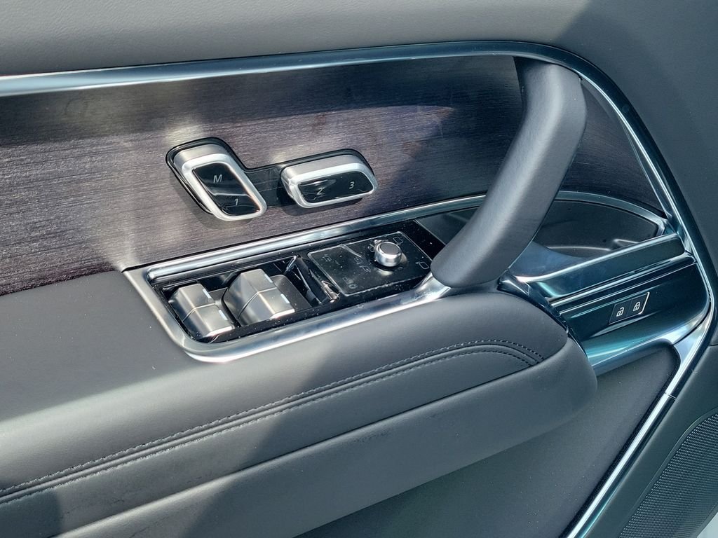 New 2026 Fuji White LAND ROVER SE image 24