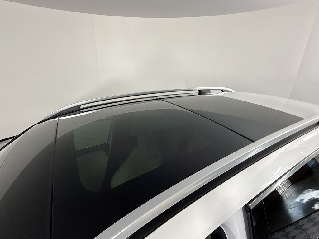 Used 2025 White Mercedes-Benz GLB 250 image 20