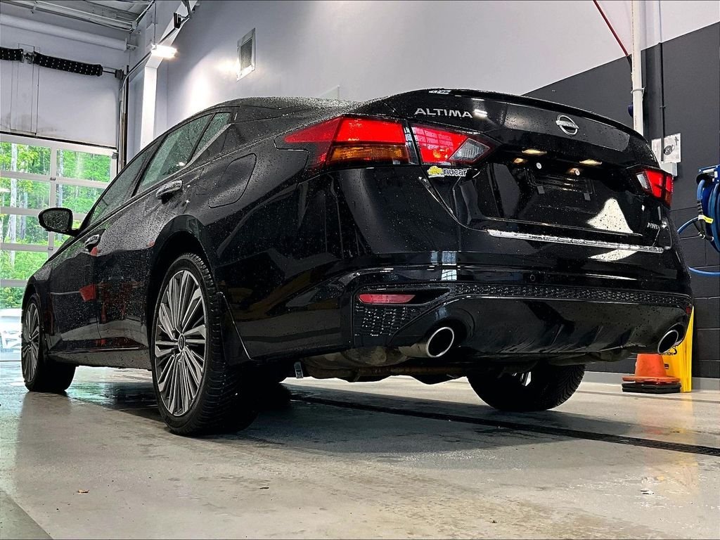 Used 2023 Black Nissan 2.5 SL image 5