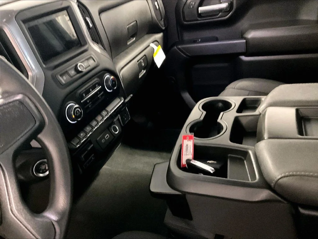 Used 2023 White Chevrolet Custom image 20