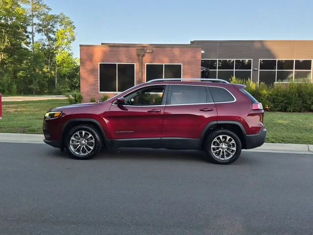 Used 2019 Red Jeep Latitude Plus image 10