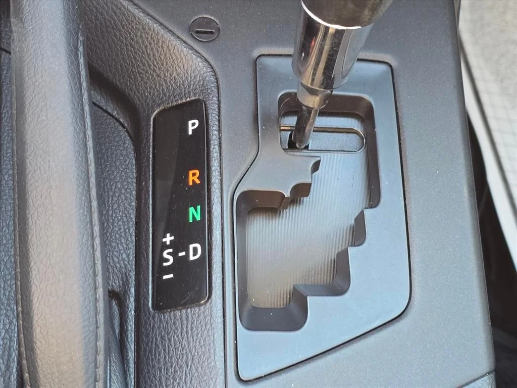 Used 2018 Silver Toyota LE image 19