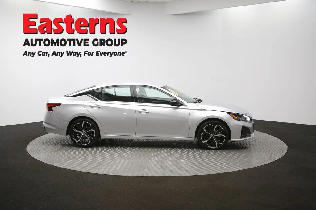 Used 2024 Silver Nissan 2.5 SR image 44