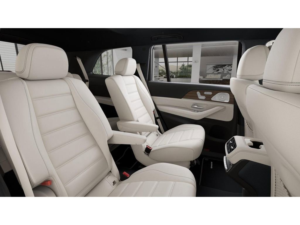 New 2026 MANUFAKTUR Moonlight White Metallic Mercedes-Benz GLS 450 image 47