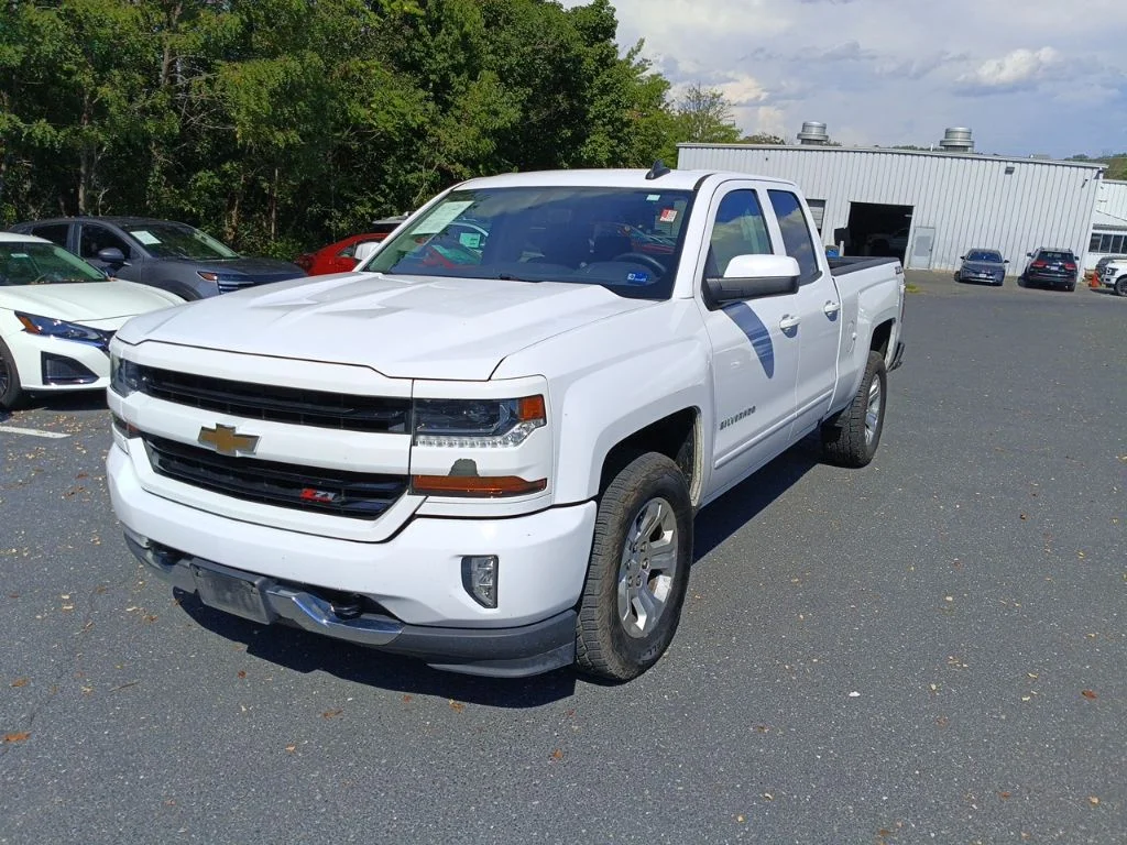 Used 2018 White Chevrolet LT image 2