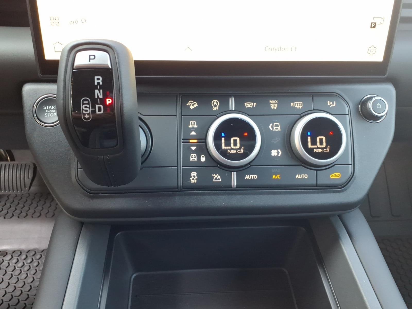 New 2026 Woolstone Green LAND ROVER X-Dynamic SE image 13
