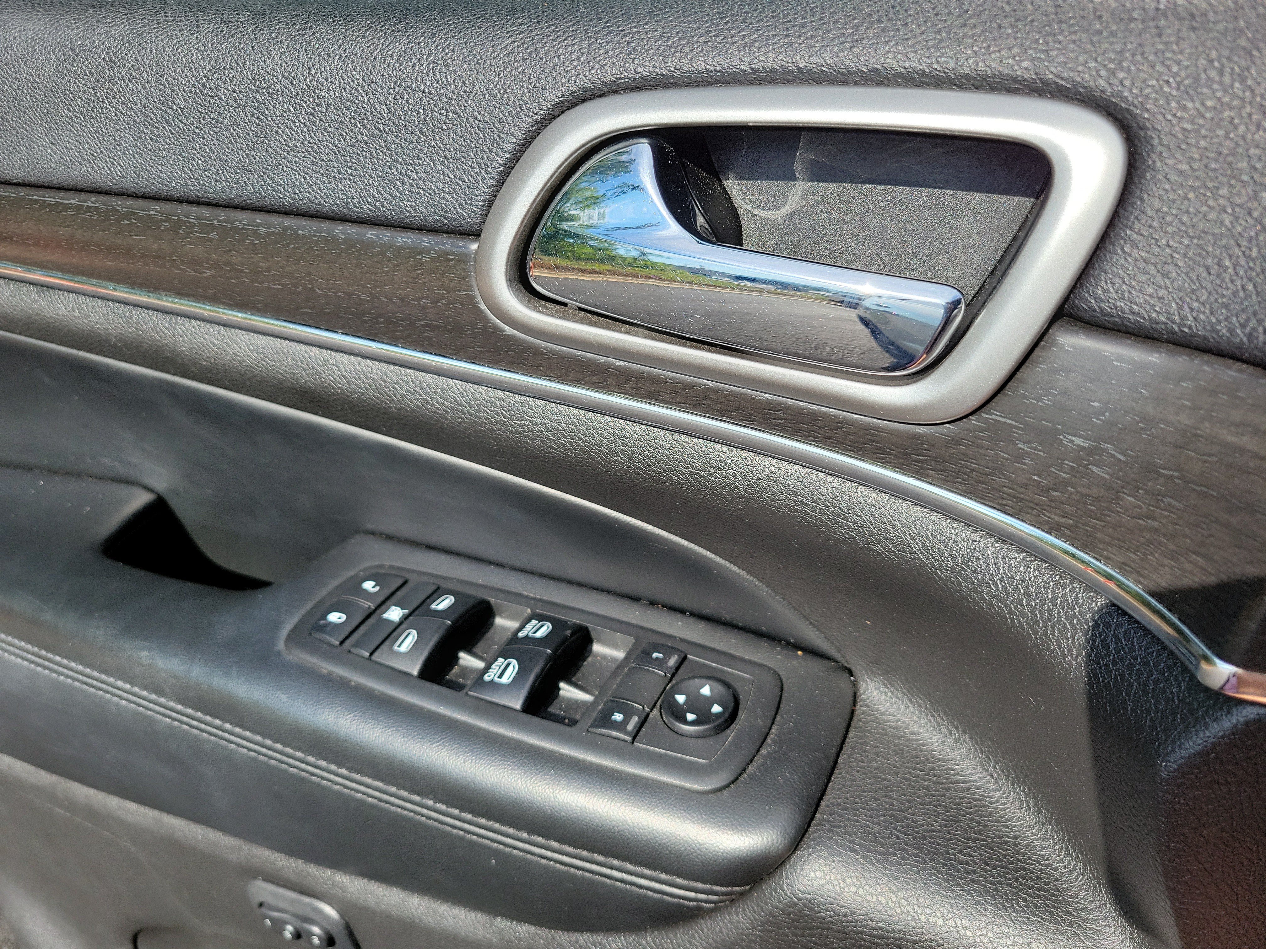 Used 2018 Bright White Clearcoat Jeep Limited image 12