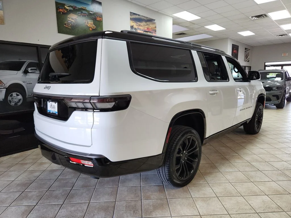 New 2026 Bright White Clearcoat Jeep Summit Obsidian image 4