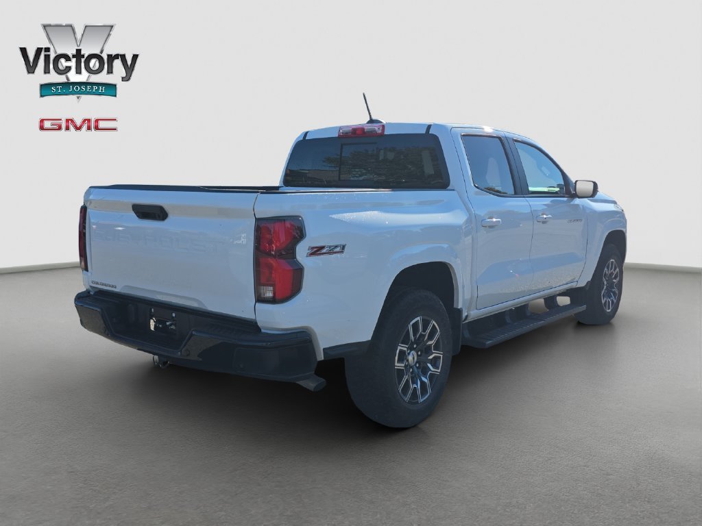Used 2024 Summit White Chevrolet Z71 image 18