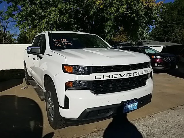 Used 2020 White Chevrolet Custom image 4