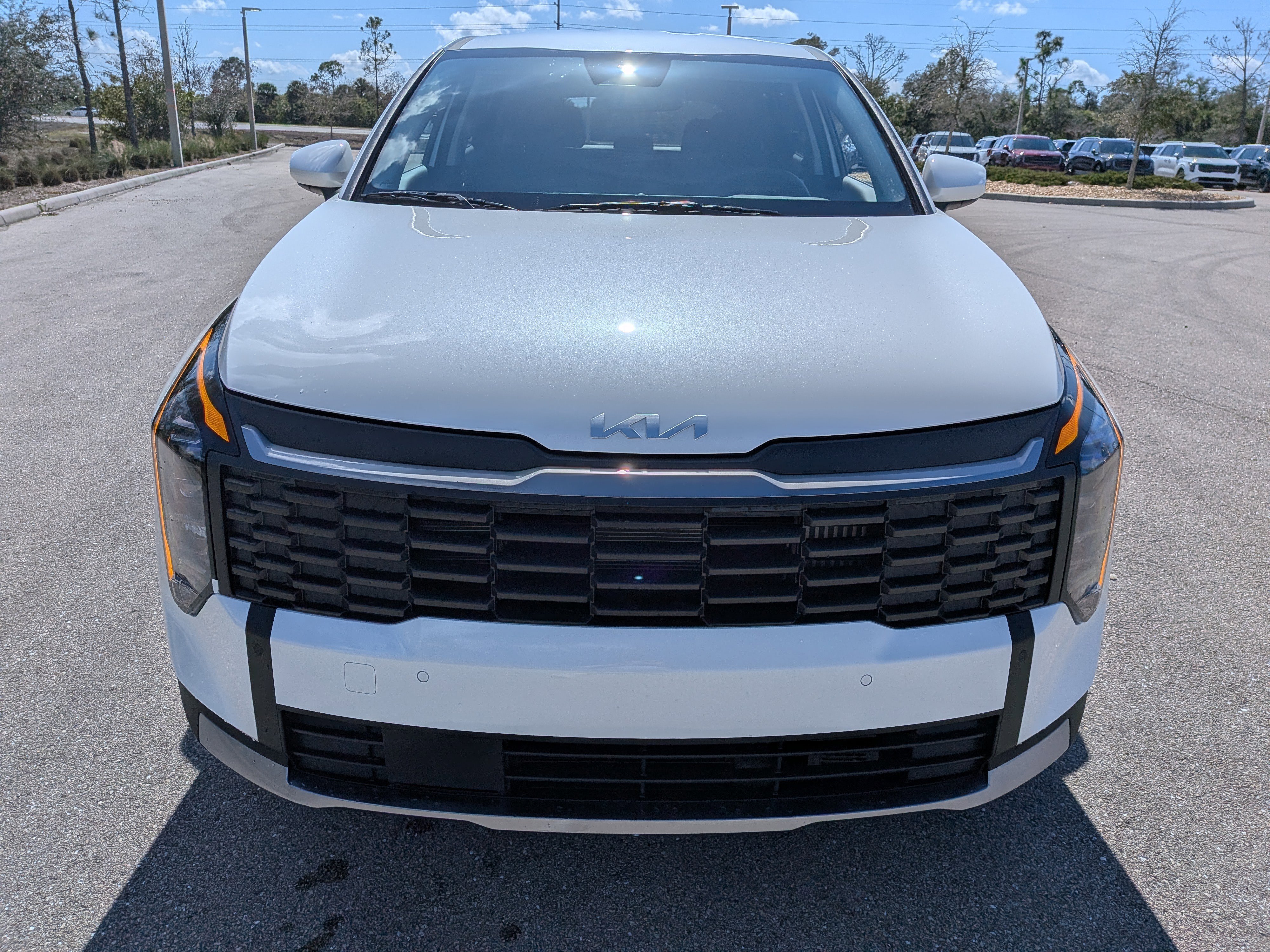 New 2026 Snow White Pearl Kia LX image 3