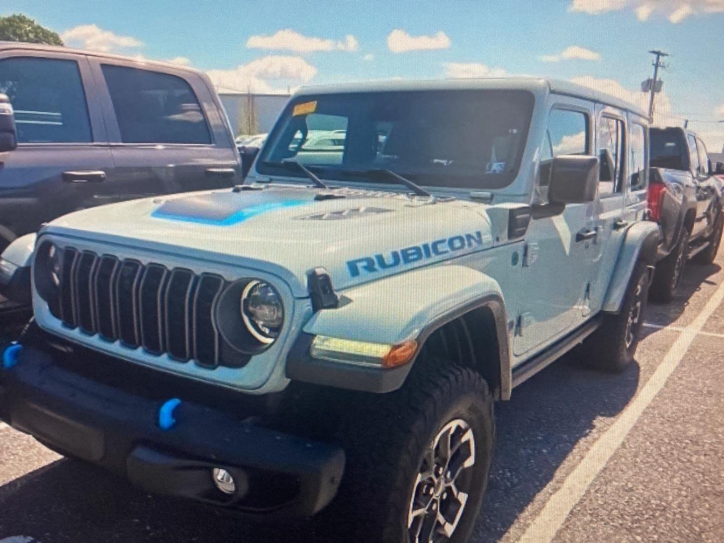 Used 2024 Earl Clearcoat Jeep Rubicon X image 8