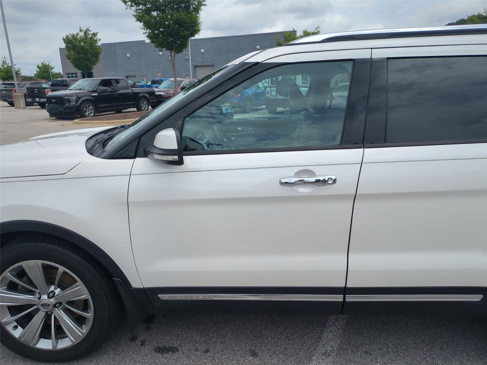 Used 2018 White Platinum Metallic Tri-Coat Ford Limited image 15